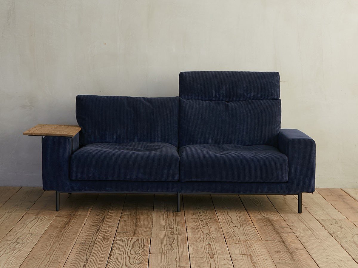【クラッシュゲート/CRASH GATE / GOODS】のPLUTO SOFA / プルート 2.5人掛けソファ(コーデュロイ) インテリア・キッズ・メンズ・レディースファッション・服の通販 founy(ファニー) 　コーデュロイ　Corduroy, Cord Fabric　テーブル　Table, Dining Table　フェザー　Feather, Feather Detail　エレガント 上品　Elegant　ホーム・キャンプ・アウトドア・お取り寄せ　Home Living / Home & Lifestyle / Camping Gear / Outdoor Camping　家具・インテリア　Home Furniture & Interior. Stylish & Functional Living Spaces　ソファー　Couches & Sofas　張地:ネイビーブルー、ヘッドレストの付属:1点付、アームテーブルの付属:1点付|ID: prp329100004940754 ipo3291000000037079188