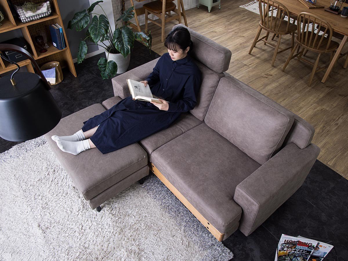 【ノラ/nora / GOODS】のBASQUE SOFA / バスク ソファ 2.5人掛け レザーテックス インテリア・キッズ・メンズ・レディースファッション・服の通販 founy(ファニー) 　クッション　Cushion, Throw Pillow　シンプル　Simple, Minimal　バスク　Basque, Basque Style　フェザー　Feather, Feather Detail　ホーム・キャンプ・アウトドア・お取り寄せ　Home Living / Home & Lifestyle / Camping Gear / Outdoor Camping　家具・インテリア　Home Furniture & Interior. Stylish & Functional Living Spaces　ソファー　Couches & Sofas　同シリーズのオットマンと組み合わせてお使いいただけます。|ID: prp329100004940923 ipo3291000000037081404