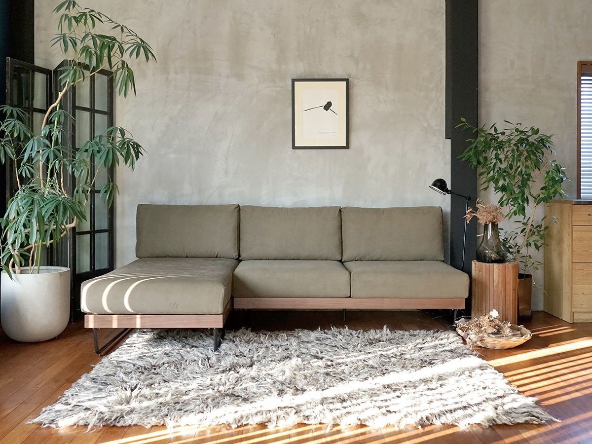 【アデペシュ/a.depeche / GOODS】のwelme couch sofa / ウェルメ カウチ ソファ インテリア・キッズ・メンズ・レディースファッション・服の通販 founy(ファニー) 　コンパクト　Compact, Small Size　シンプル　Simple, Minimal　ワーク　Workwear, Utility Style　ホーム・キャンプ・アウトドア・お取り寄せ　Home Living / Home & Lifestyle / Camping Gear / Outdoor Camping　家具・インテリア　Home Furniture & Interior. Stylish & Functional Living Spaces　ソファー　Couches & Sofas　同シリーズのアームレスタイプと組み合わせて、L字型のレイアウトも可能です。|ID: prp329100004940924 ipo3291000000037081415