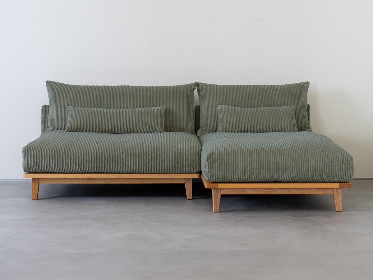 【フミ/Fumi / GOODS】の幸せになるソファ / 幸せになるソファ ワイド + ロング(コーデュロイ) インテリア・キッズ・メンズ・レディースファッション・服の通販 founy(ファニー) 　クッション　Cushion, Throw Pillow　コーデュロイ　Corduroy, Cord Fabric　スマート　Smart, Elegant　タオル　Towel, Bath Towel　テーブル　Table, Dining Table　フェザー　Feather, Feather Detail　ロング　Long, Long-Length　ワイド　Wide, Wide Fit　冬　Winter / This Winter　おすすめ　Recommended / Our Picks　夏　Summer　ホーム・キャンプ・アウトドア・お取り寄せ　Home Living / Home & Lifestyle / Camping Gear / Outdoor Camping　家具・インテリア　Home Furniture & Interior. Stylish & Functional Living Spaces　その他 インテリア雑貨、家具　Home Decor & Furniture Extras　張地:グリーン、肘用テーブル:不要|ID: prp329100004940945 ipo3291000000037081654