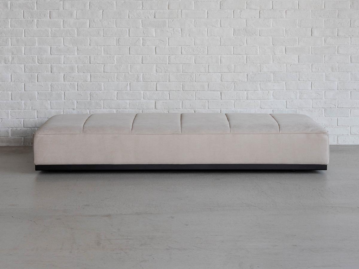 【オアシス/OASIS / GOODS】のGLOW SOFA / グロー ソファ 3人掛けベース + 背クッション2点 インテリア・キッズ・メンズ・レディースファッション・服の通販 founy(ファニー) 　クッション　Cushion, Throw Pillow　バランス　Balance, Style Balance　フラット　Flat, Flat Shoes　モコモコ　Fuzzy, Fluffy　モダン　Modern, Contemporary　ホーム・キャンプ・アウトドア・お取り寄せ　Home Living / Home & Lifestyle / Camping Gear / Outdoor Camping　家具・インテリア　Home Furniture & Interior. Stylish & Functional Living Spaces　ソファー　Couches & Sofas　短脚使用イメージ|ID: prp329100004940969 ipo3291000000037082010