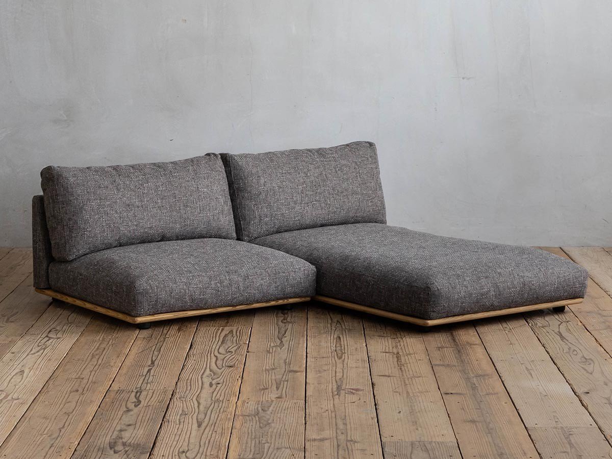 【クラッシュゲート/CRASH GATE / GOODS】のDELKA SOFA / デルカ ソファ カウチ インテリア・キッズ・メンズ・レディースファッション・服の通販 founy(ファニー) 　クッション　Cushion, Throw Pillow　フェザー　Feather, Feather Detail　ホーム・キャンプ・アウトドア・お取り寄せ　Home Living / Home & Lifestyle / Camping Gear / Outdoor Camping　家具・インテリア　Home Furniture & Interior. Stylish & Functional Living Spaces　ソファー　Couches & Sofas　カウチソファ・シェーズロング　Chaise Lounge Sofas　張地:キャビアグレー|ID: prp329100004940985 ipo3291000000037082322