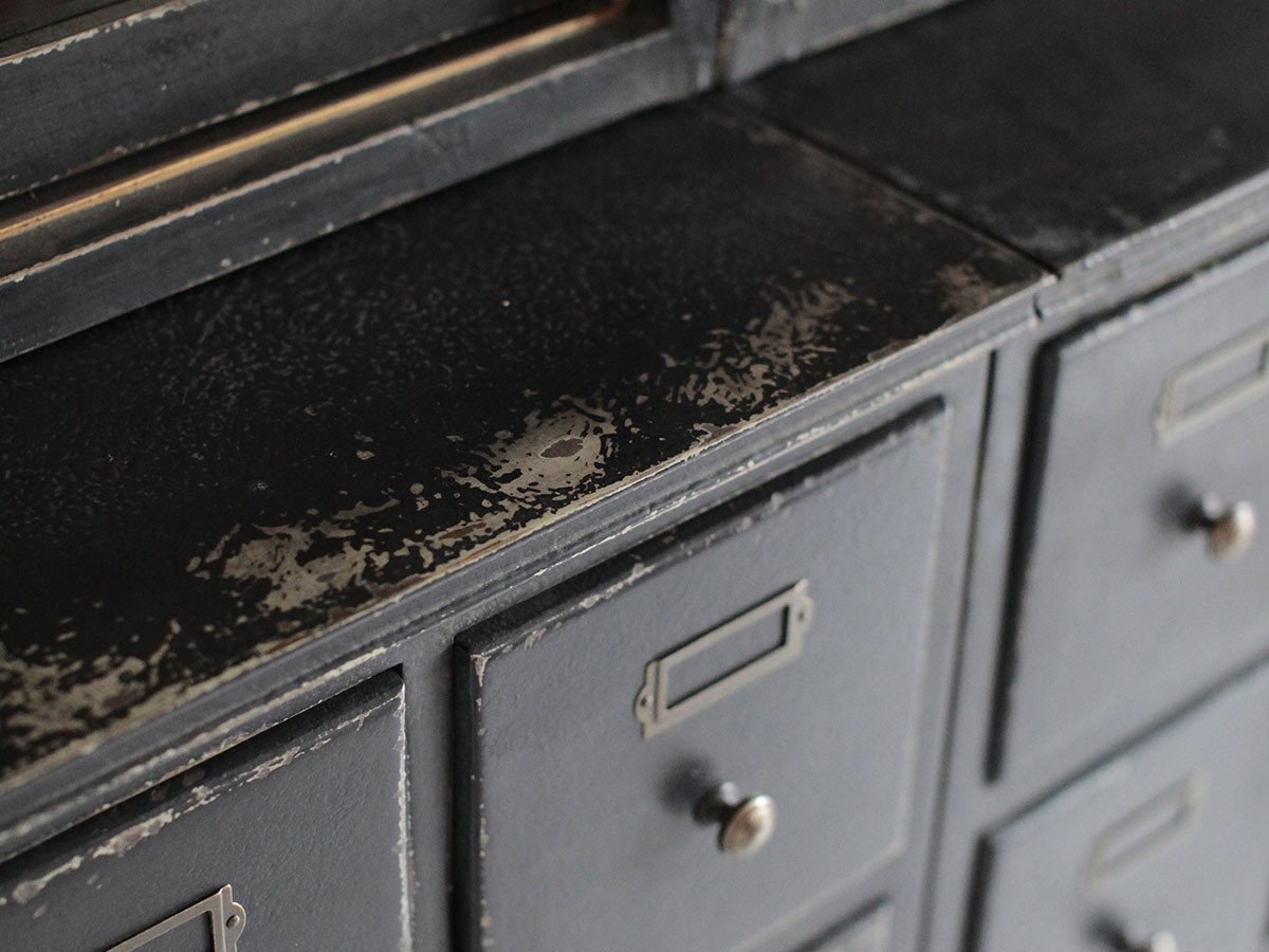 【ノットアンティークス/knot antiques / CRASH GATE / GOODS】のJOKER CABINET / ジョーカー キャビネット 下置き(左扉・右引出しタイプ) インテリア・キッズ・メンズ・レディースファッション・服の通販 founy(ファニー) 　アンティーク　Antique-Inspired　モチーフ　Motif, Design Theme　ホーム・キャンプ・アウトドア・お取り寄せ　Home Living / Home & Lifestyle / Camping Gear / Outdoor Camping　家具・インテリア　Home Furniture & Interior. Stylish & Functional Living Spaces　収納家具・キャビネット　Storage Furniture　収納キャビネット・扉付き棚　Cabinet / Storage Cabinet　参考イメージ|ID: prp329100004941066 ipo3291000000037083326