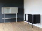【アキ プラス/AKI+ / GOODS】のJYABARA Open-chest / ジャバラ オープンチェスト 高さ72cm 左:同シリーズの「高さ120cm( 本体グレー / 脚部スノーホワイト)」、右:本商品|ID: prp329100004941088 ipo3291000000037083500