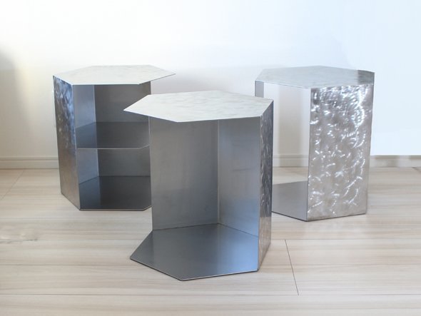 【三代目板金屋/Bankinya / GOODS】のhoneycomb / ハニカム 前面開放型 / 棚板付き(シルバー) インテリア・キッズ・メンズ・レディースファッション・服の通販 founy(ファニー) 　シルバー　Silver, Metallic Silver　テーブル　Table, Dining Table　ミックス　Mix, Mixed Style　ランダム　Random, Irregular　送料無料　Free Shipping　おすすめ　Recommended / Our Picks　ホーム・キャンプ・アウトドア・お取り寄せ　Home Living / Home & Lifestyle / Camping Gear / Outdoor Camping　家具・インテリア　Home Furniture & Interior. Stylish & Functional Living Spaces　収納家具・キャビネット　Storage Furniture　シェルフ・オープンラック・収納棚　Open Shelf Rack　左奥:前面開放型 / 棚板付き(本商品)、中央:前面開放型、右奥:交互開放型|ID: prp329100004941230 ipo3291000000037084785