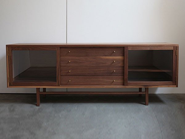 【グリニッチ オリジナル ファニチャー/greeniche original furniture / GOODS】のSide Board 1800 / サイドボード 1800 インテリア・キッズ・メンズ・レディースファッション・服の通販 founy(ファニー) 　アクセサリー　Fashion Accessories　アンティーク　Antique-Inspired　ウッド　Wooden Design　オイル　Body Oil　ガラス　Glass, Glassware　スクエア　Square, Square Shape　人気　Popular, Best Seller　ビンテージ　Vintage, Retro Style　おすすめ　Recommended / Our Picks　ホーム・キャンプ・アウトドア・お取り寄せ　Home Living / Home & Lifestyle / Camping Gear / Outdoor Camping　家具・インテリア　Home Furniture & Interior. Stylish & Functional Living Spaces　収納家具・キャビネット　Storage Furniture　サイドボード・リビング収納　Cabinet / Storage Cabinet　ウッド:ウォルナット|ID: prp329100004941308 ipo3291000000037085351