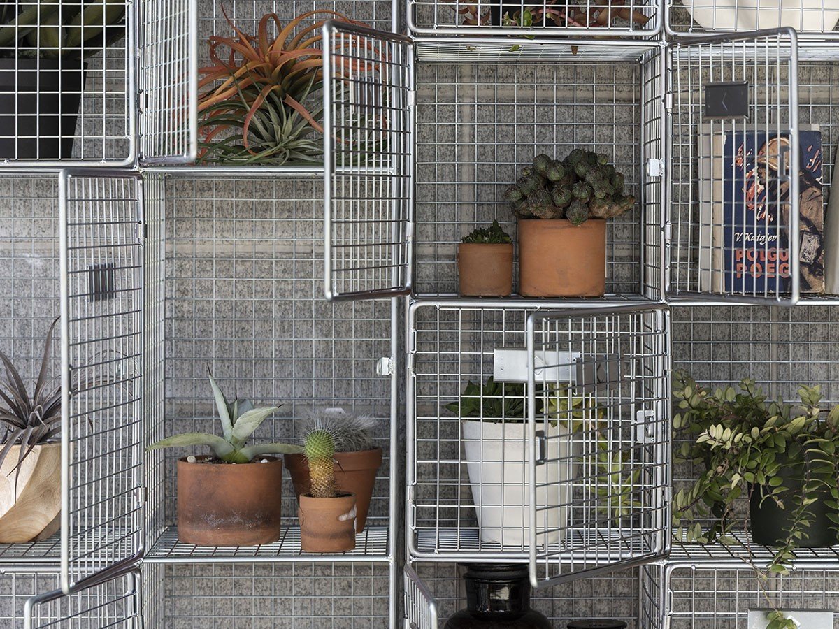 【クラッシュゲート/CRASH GATE / GOODS】のVANDAM LOCKER CABINET G 6DOOR / バンダム ロッカーキャビネット G 6ドア インテリア・キッズ・メンズ・レディースファッション・服の通販 founy(ファニー) 　コンパクト　Compact, Small Size　スリム　Slim, Slim Fit　プレート　Plate, Dish　メッシュ　Mesh, Net Fabric　モチーフ　Motif, Design Theme　ワイヤー　Wire, Wired Bra　ホーム・キャンプ・アウトドア・お取り寄せ　Home Living / Home & Lifestyle / Camping Gear / Outdoor Camping　家具・インテリア　Home Furniture & Interior. Stylish & Functional Living Spaces　収納家具・キャビネット　Storage Furniture　収納キャビネット・扉付き棚　Cabinet / Storage Cabinet　参考イメージ|ID: prp329100004941408 ipo3291000000037086216