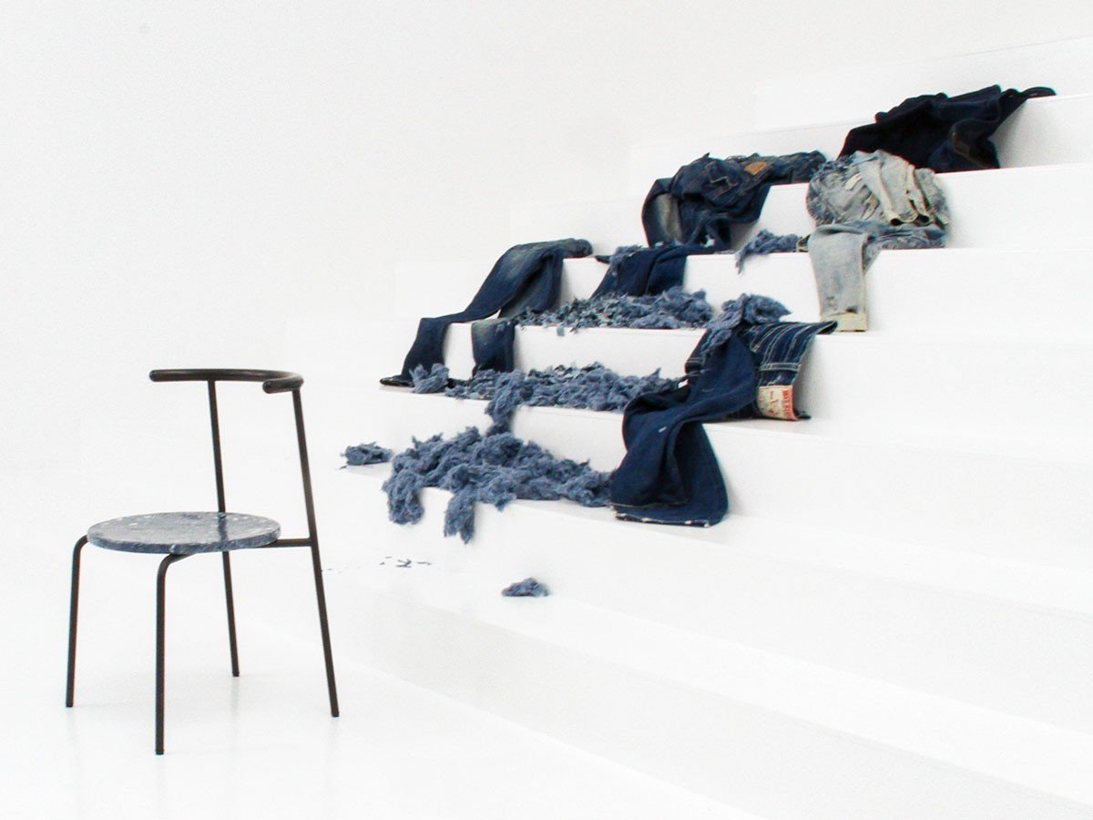 【アージェントアンドゥ/Urgent Undo / GOODS】のKu "air" Table 1.0 / クー “エア” テーブル 1.0 (ダークデニムストーン) インテリア・キッズ・メンズ・レディースファッション・服の通販 founy(ファニー) 　シンプル　Simple, Minimal　ストーン　Stone, Gem-Like　テーブル　Table, Dining Table　デニム　Denim, Jeans Material　送料無料　Free Shipping　ホーム・キャンプ・アウトドア・お取り寄せ　Home Living / Home & Lifestyle / Camping Gear / Outdoor Camping　家具・インテリア　Home Furniture & Interior. Stylish & Functional Living Spaces　テーブル　Dining, Coffee & Side Tables　カフェテーブル・丸型テーブル　Cafe & Bistro Tables　「デニムストーン」は、デニムの製造工程で出る端材を使用し、和紙の紙すき技術を応用して作ったアップサイ|ID: prp329100004941920 ipo3291000000037090350