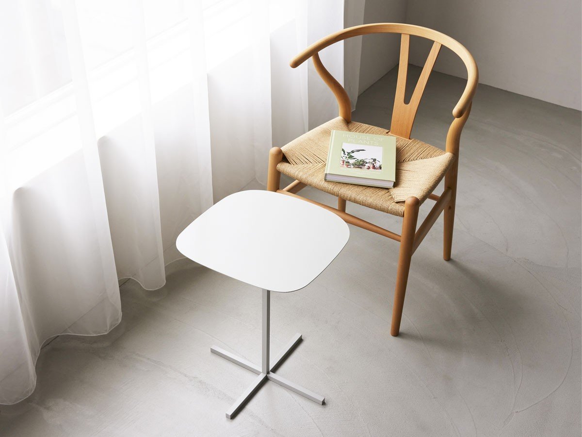 【デュエンデ/DUENDE / GOODS】のSOLID STEEL TABLE / ソリッド スチール テーブル インテリア・キッズ・メンズ・レディースファッション・服の通販 founy(ファニー) 　腕時計　Wristwatch　シンプル　Simple, Minimal　テーブル　Table, Dining Table　フラット　Flat, Flat Shoes　フレーム　Frame, Outline　送料無料　Free Shipping　ホーム・キャンプ・アウトドア・お取り寄せ　Home Living / Home & Lifestyle / Camping Gear / Outdoor Camping　家具・インテリア　Home Furniture & Interior. Stylish & Functional Living Spaces　テーブル　Dining, Coffee & Side Tables　サイドテーブル・ナイトテーブル　Side & End Tables　ライトグレー|ID: prp329100004941925 ipo3291000000037090380