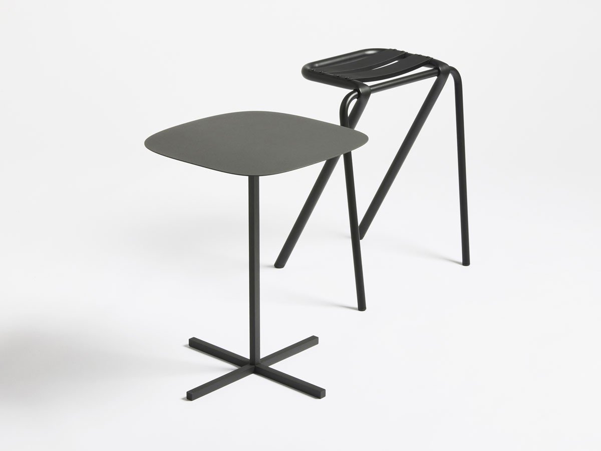 【デュエンデ/DUENDE / GOODS】のSOLID STEEL TABLE / ソリッド スチール テーブル インテリア・キッズ・メンズ・レディースファッション・服の通販 founy(ファニー) 　腕時計　Wristwatch　シンプル　Simple, Minimal　テーブル　Table, Dining Table　フラット　Flat, Flat Shoes　フレーム　Frame, Outline　送料無料　Free Shipping　ホーム・キャンプ・アウトドア・お取り寄せ　Home Living / Home & Lifestyle / Camping Gear / Outdoor Camping　家具・インテリア　Home Furniture & Interior. Stylish & Functional Living Spaces　テーブル　Dining, Coffee & Side Tables　サイドテーブル・ナイトテーブル　Side & End Tables　ダークグレー|ID: prp329100004941925 ipo3291000000037090382