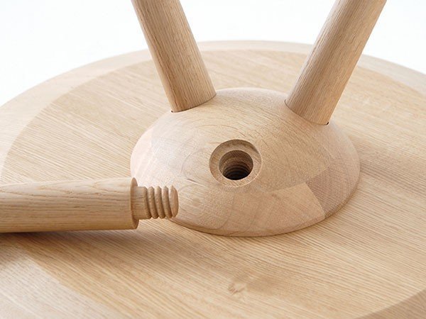 【日進木工/NISSHIN MOKKOU / GOODS】のac-cent ROUND TABLE TRITON / アクセント ラウンドテーブル トリトン インテリア・キッズ・メンズ・レディースファッション・服の通販 founy(ファニー) 　送料無料　Free Shipping　コンパクト　Compact, Small Size　テーブル　Table, Dining Table　ラウンド　Round, Round Neck　ホーム・キャンプ・アウトドア・お取り寄せ　Home Living / Home & Lifestyle / Camping Gear / Outdoor Camping　家具・インテリア　Home Furniture & Interior. Stylish & Functional Living Spaces　テーブル　Dining, Coffee & Side Tables　サイドテーブル・ナイトテーブル　Side & End Tables　脚部は木ねじ式で、工具を使わず簡単に組み立てることができます。|ID: prp329100004942000 ipo3291000000037090787