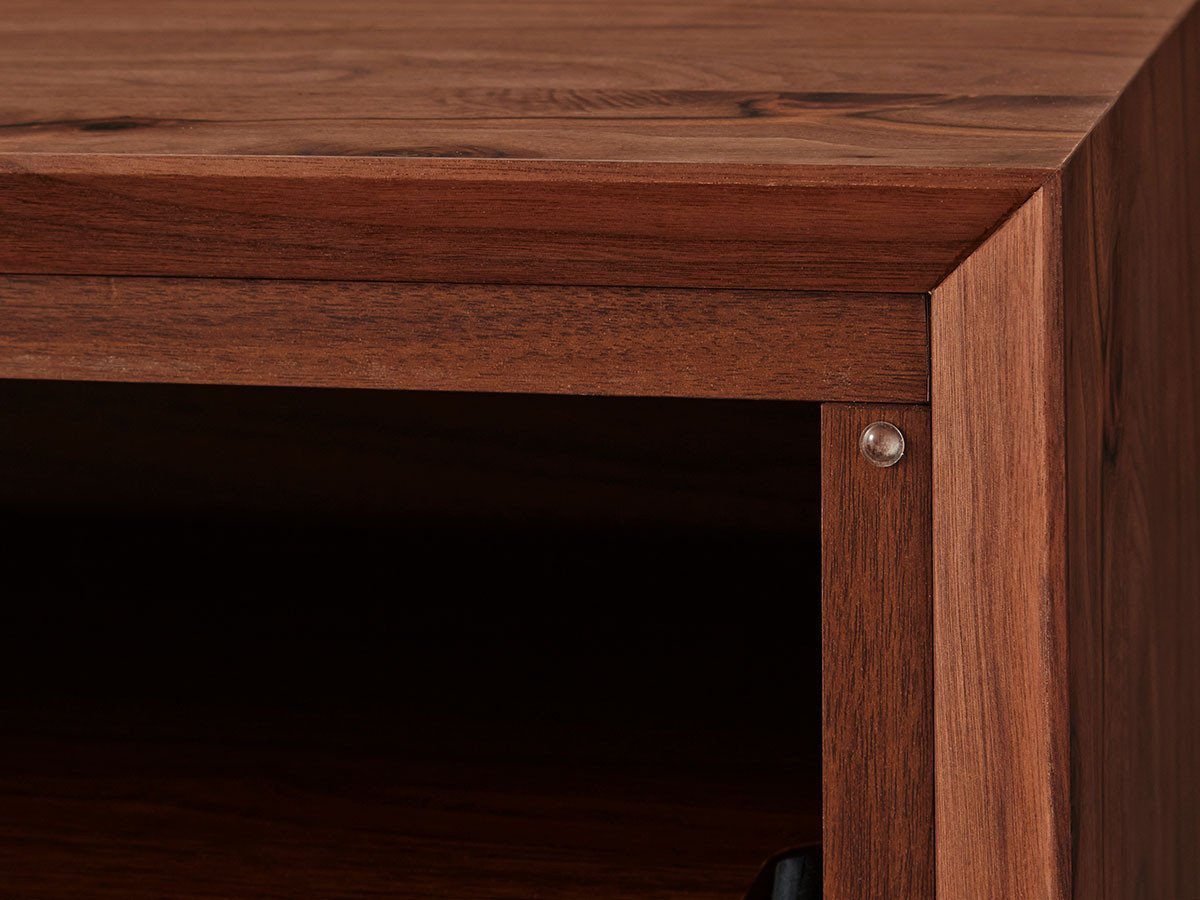 【フライミー ヴェール/FLYMEe vert / GOODS】のTV BOARD / テレビボード #100156 インテリア・キッズ・メンズ・レディースファッション・服の通販 founy(ファニー) 　ガラス　Glass, Glassware　ホーム・キャンプ・アウトドア・お取り寄せ　Home Living / Home & Lifestyle / Camping Gear / Outdoor Camping　家具・インテリア　Home Furniture & Interior. Stylish & Functional Living Spaces　テレビボード・テレビ台　TV Cabinets & Consoles　テレビ台・TVボード　Tv Board　本体の前方には立体的な意匠を施し、前板と本体の隙間に印象的に影を落とします。|ID: prp329100004942162 ipo3291000000037091803