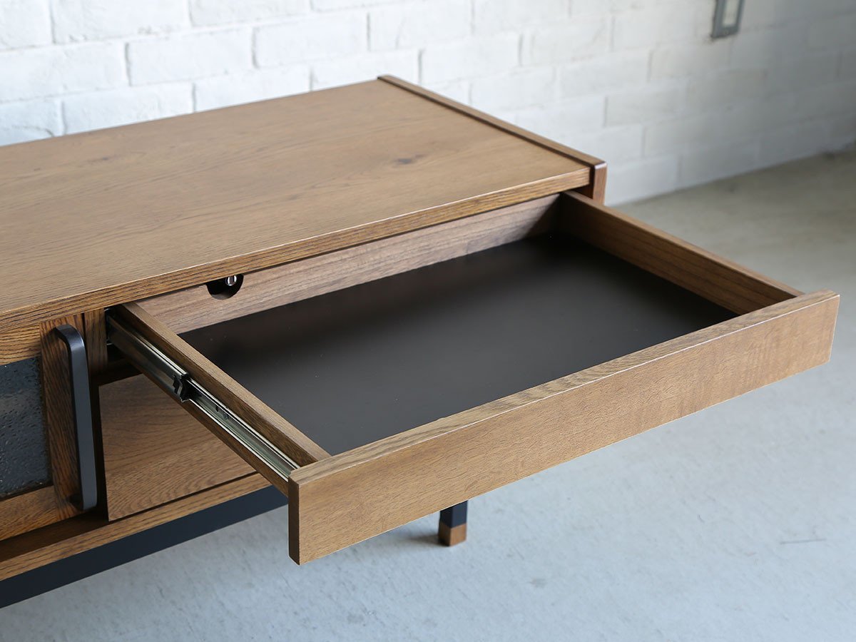 【イージーライフ/Easy Life / GOODS】のZINRO TV BOARD / ジンロ テレビボード 幅160cm(オーク) インテリア・キッズ・メンズ・レディースファッション・服の通販 founy(ファニー) 　ウッド　Wooden Design　ガラス　Glass, Glassware　バランス　Balance, Style Balance　モザイク　Mosaic, Geometric Pattern　ホーム・キャンプ・アウトドア・お取り寄せ　Home Living / Home & Lifestyle / Camping Gear / Outdoor Camping　家具・インテリア　Home Furniture & Interior. Stylish & Functional Living Spaces　テレビボード・テレビ台　TV Cabinets & Consoles　テレビ台・TVボード　Tv Board　引出しはプッシュ式のため、取っ手がなくすっきりとした印象です。|ID: prp329100004942249 ipo3291000000037092399