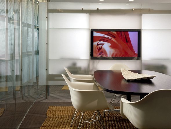 【ハーマンミラー/Herman Miller / GOODS】のEames Molded Plastic Arm Shell Chair / イームズ プラスチックアームシェルチェア ワイヤーベース DAR. BK / DAR. 91 / DAR. 47 インテリア・キッズ・メンズ・レディースファッション・服の通販 founy(ファニー) 　シンプル　Simple, Minimal　人気　Popular, Best Seller　フォルム　Silhouette, Form　ワイヤー　Wire, Wired Bra　ホーム・キャンプ・アウトドア・お取り寄せ　Home Living / Home & Lifestyle / Camping Gear / Outdoor Camping　家具・インテリア　Home Furniture & Interior. Stylish & Functional Living Spaces　チェア・椅子　Seating & Chairs　ダイニングチェア・木製チェア　Dining Chairs　シェルホワイト、ベーストリバレントクローム|ID: prp329100004942297 ipo3291000000037092699