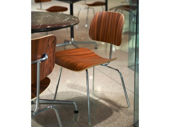 【ハーマンミラー/Herman Miller / GOODS】のEames Molded Plywood Lounge Chair / イームズ プライウッド ラウンジチェア メタルレッグ LCM. BK / LCM. 47 インテリア・キッズ・メンズ・レディースファッション・服の通販 founy(ファニー) 　軽量　Lightweight, Ultra Light　フィット　Fit, Slim Fit　ホーム・キャンプ・アウトドア・お取り寄せ　Home Living / Home & Lifestyle / Camping Gear / Outdoor Camping　家具・インテリア　Home Furniture & Interior. Stylish & Functional Living Spaces　チェア・椅子　Seating & Chairs　ラウンジチェア・リクライナー　Lounge Chairs / Recliners　参考イメージ|ID: prp329100004943031 ipo3291000000037100965