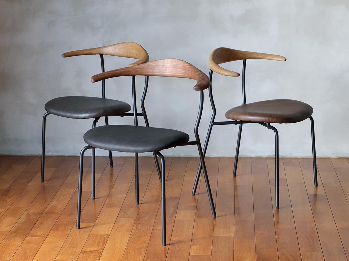 【アデペシュ/a.depeche / GOODS】のsiny chair / サイニー チェア インテリア・キッズ・メンズ・レディースファッション・服の通販 founy(ファニー) 　シンプル　Simple, Minimal　フレーム　Frame, Outline　ヴィンテージ　Vintage Style　ホーム・キャンプ・アウトドア・お取り寄せ　Home Living / Home & Lifestyle / Camping Gear / Outdoor Camping　家具・インテリア　Home Furniture & Interior. Stylish & Functional Living Spaces　チェア・椅子　Seating & Chairs　ダイニングチェア・木製チェア　Dining Chairs　アームカラー / 張地(左から):オーク ブラウン / ダークブラウン、ウォルナット / ダークブラ|ID: prp329100004943147 ipo3291000000037103953