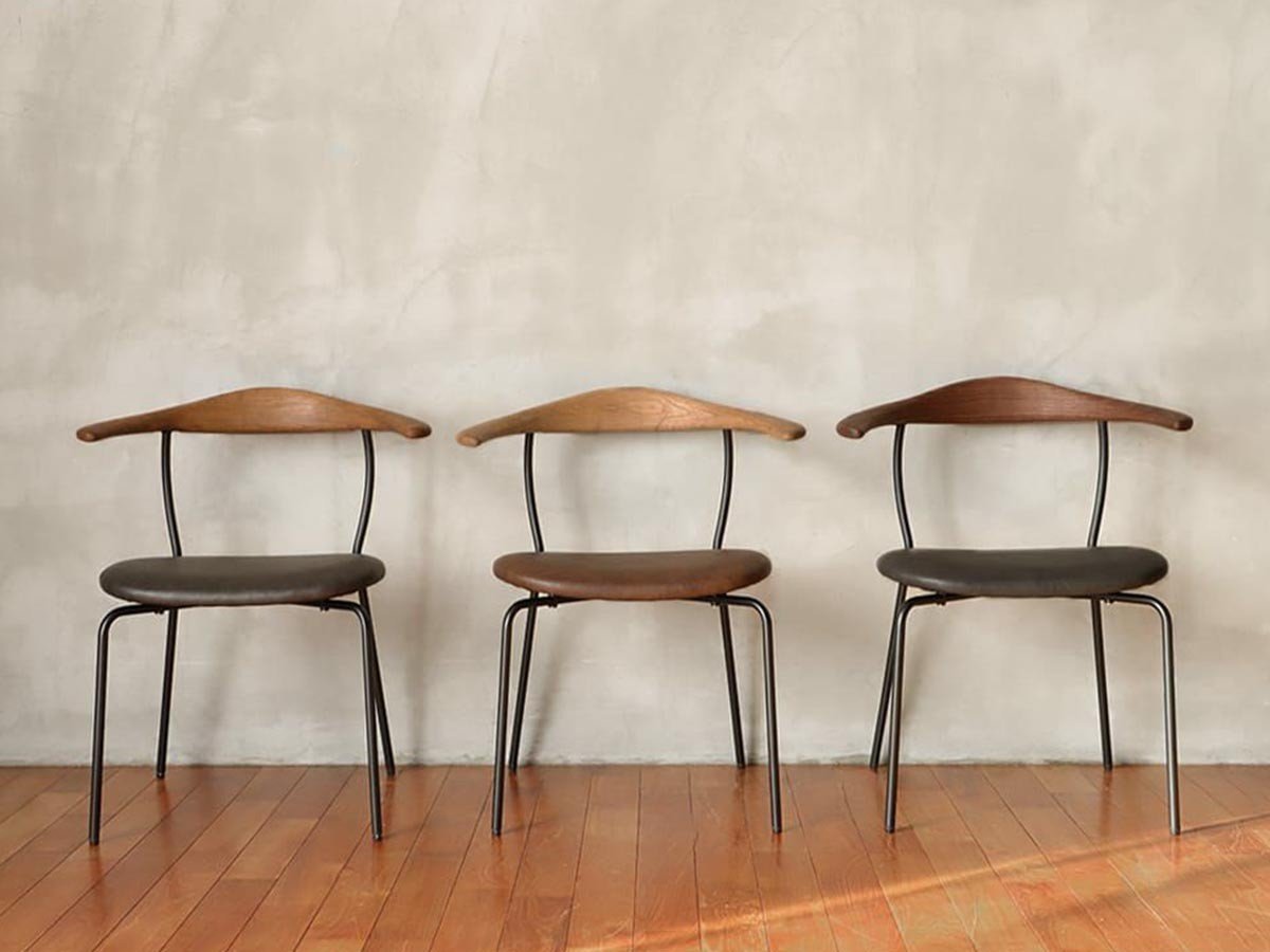 【アデペシュ/a.depeche / GOODS】のsiny chair / サイニー チェア インテリア・キッズ・メンズ・レディースファッション・服の通販 founy(ファニー) 　シンプル　Simple, Minimal　フレーム　Frame, Outline　ヴィンテージ　Vintage Style　ホーム・キャンプ・アウトドア・お取り寄せ　Home Living / Home & Lifestyle / Camping Gear / Outdoor Camping　家具・インテリア　Home Furniture & Interior. Stylish & Functional Living Spaces　チェア・椅子　Seating & Chairs　ダイニングチェア・木製チェア　Dining Chairs　アームカラー / 張地(左から):オーク ブラウン / ダークブラウン、オーク ナチュラル / ライ|ID: prp329100004943147 ipo3291000000037103954