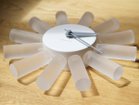 【フライミーパーラー/FLYMEe Parlor / GOODS】のWall Clock / ウォールクロック #121615 グラデーションになった影も、半透明の素材ならではの美しさです。|ID: prp329100004943305 ipo3291000000037104693