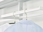 【スティール/stiiilll / GOODS】のShelf double mirrorL hanger bar set / シェルフ 2台 ミラーL + ハンガーバー セット ハンガーを掛ける部分には、擦れ防止用のステンレスカバーがついています。|ID: prp329100004943589 ipo3291000000037105842