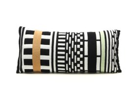 【カリモクニュースタンダード/KARIMOKU NEW STANDARD / GOODS】 STRIPES CUSHION / ストライプス クッション S人気、トレンドファッション・服の通販 founy(ファニー) 送料無料 Free Shipping クッション Cushion, Throw Pillow ストライプ Stripe, Striped Pattern フェザー Feather, Feather Detail ホーム・キャンプ・アウトドア・お取り寄せ Home Living / Home & Lifestyle / Camping Gear / Outdoor Camping 家具・インテリア Home Furniture & Interior. Stylish & Functional Living Spaces その他 インテリア雑貨、家具 Home Decor & Furniture Extras |ID:prp329100004943750