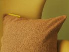 【ノルディック スリープ/NORDIC SLEEP / GOODS】のuka × NORDIC SLEEP Cushion Cover / ウカ × ノルディックスリープ クッションカバー カラー「ヒーリングピンク」にはイエローのタグが付いています。|ID: prp329100004943765 ipo3291000000037107092