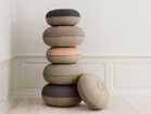 【フリッツ ハンセン/FRITZ HANSEN / GOODS】のPOUF SMALL / プフ スモール(ピュアレザー) スモール(本商品)とラージの2サイズ展開。|ID: prp329100004943796 ipo3291000000037107417