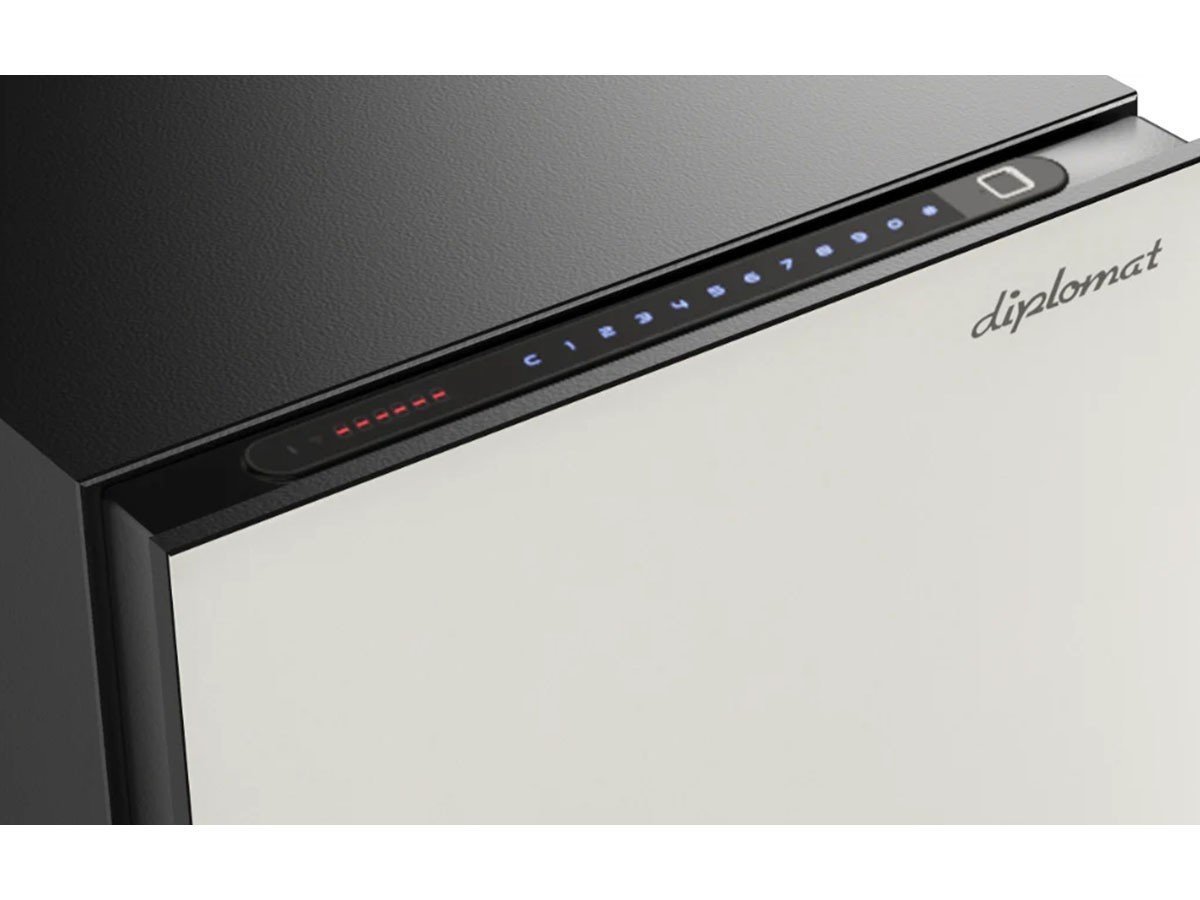 【ディプロマット/diplomat / GOODS】のSoHo / ソーホー 36L インテリア・キッズ・メンズ・レディースファッション・服の通販 founy(ファニー) 　シンプル　Simple, Minimal　スマート　Smart, Elegant　フロント　Front, Front Design　ランダム　Random, Irregular　ホーム・キャンプ・アウトドア・お取り寄せ　Home Living / Home & Lifestyle / Camping Gear / Outdoor Camping　家具・インテリア　Home Furniture & Interior. Stylish & Functional Living Spaces　その他 インテリア雑貨、家具　Home Decor & Furniture Extras　金庫上部にタッチパネルと指紋認証式センサーを装備。|ID: prp329100004943982 ipo3291000000037108618