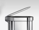 【シンプルヒューマン/SIMPLEHUMAN / GOODS】のSlim Step Can / スリム ステップカン 45L フタを閉じるとゴミ袋を外側から見えないように隠します。|ID: prp329100004944046 ipo3291000000037109098