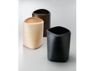【ブナコ/BUNACO / GOODS】のTwist Ⅲ square Dust Box / ツイストⅢ スクエアタイプ ダストボックス 手前:本商品(ブラック)、中央:形違いの「トライアングルタイプ(ナチュラルホワイト)」、奥:形違いの|ID: prp329100004944117 ipo3291000000037109587