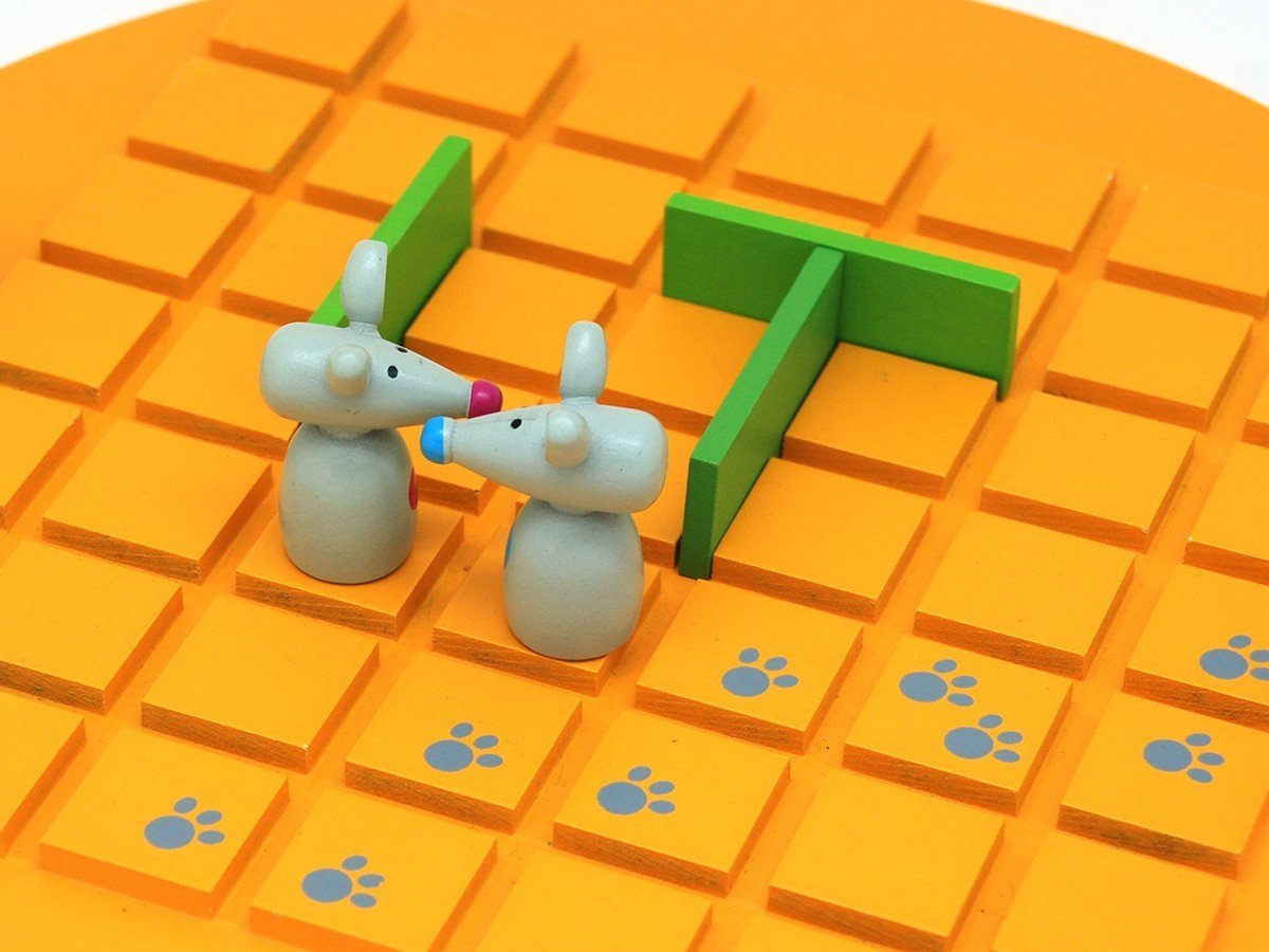 【ギガミック/Gigamic / GOODS】のQuoridor Kids / コリドール・キッズ インテリア・キッズ・メンズ・レディースファッション・服の通販 founy(ファニー) 　ベビー　Baby, Babywear　ホーム・キャンプ・アウトドア・お取り寄せ　Home Living / Home & Lifestyle / Camping Gear / Outdoor Camping　家具・インテリア　Home Furniture & Interior. Stylish & Functional Living Spaces　キッズ家具　Children's Furniture & Storage　遊び方|ネズミ同士が向かい合った場合は、相手を飛び越えて次のマスに進むことができます。|ID: prp329100004944902 ipo3291000000037115972