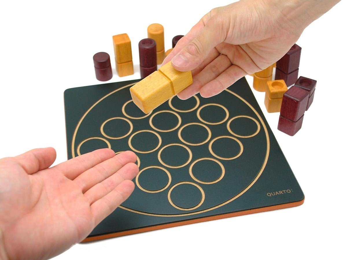 【ギガミック/Gigamic / GOODS】のQuarto / クアルト インテリア・キッズ・メンズ・レディースファッション・服の通販 founy(ファニー) 　シンプル　Simple, Minimal　ベビー　Baby, Babywear　ホーム・キャンプ・アウトドア・お取り寄せ　Home Living / Home & Lifestyle / Camping Gear / Outdoor Camping　家具・インテリア　Home Furniture & Interior. Stylish & Functional Living Spaces　キッズ家具　Children's Furniture & Storage　遊び方|先攻プレイヤーはコマを1つ選び、後攻プレイヤーに渡します。後攻プレイヤーは受け取ったコマを盤|ID: prp329100004944985 ipo3291000000037116502