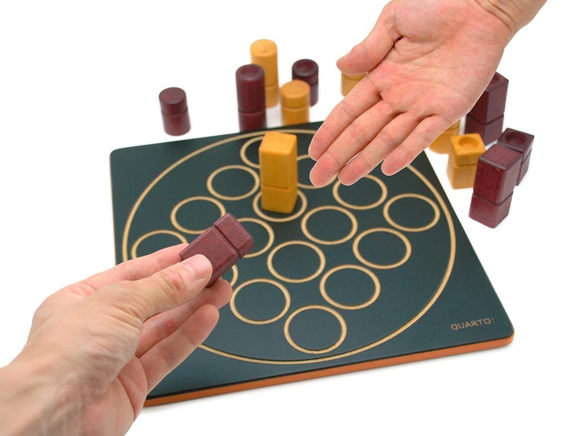 【ギガミック/Gigamic / GOODS】のQuarto / クアルト インテリア・キッズ・メンズ・レディースファッション・服の通販 founy(ファニー) 　シンプル　Simple, Minimal　ベビー　Baby, Babywear　ホーム・キャンプ・アウトドア・お取り寄せ　Home Living / Home & Lifestyle / Camping Gear / Outdoor Camping　家具・インテリア　Home Furniture & Interior. Stylish & Functional Living Spaces　キッズ家具　Children's Furniture & Storage　遊び方|先ほどコマを置いた後攻のプレイヤーが相手が使うコマを盤外から選び、先攻のプレイヤーに渡します|ID: prp329100004944985 ipo3291000000037116503