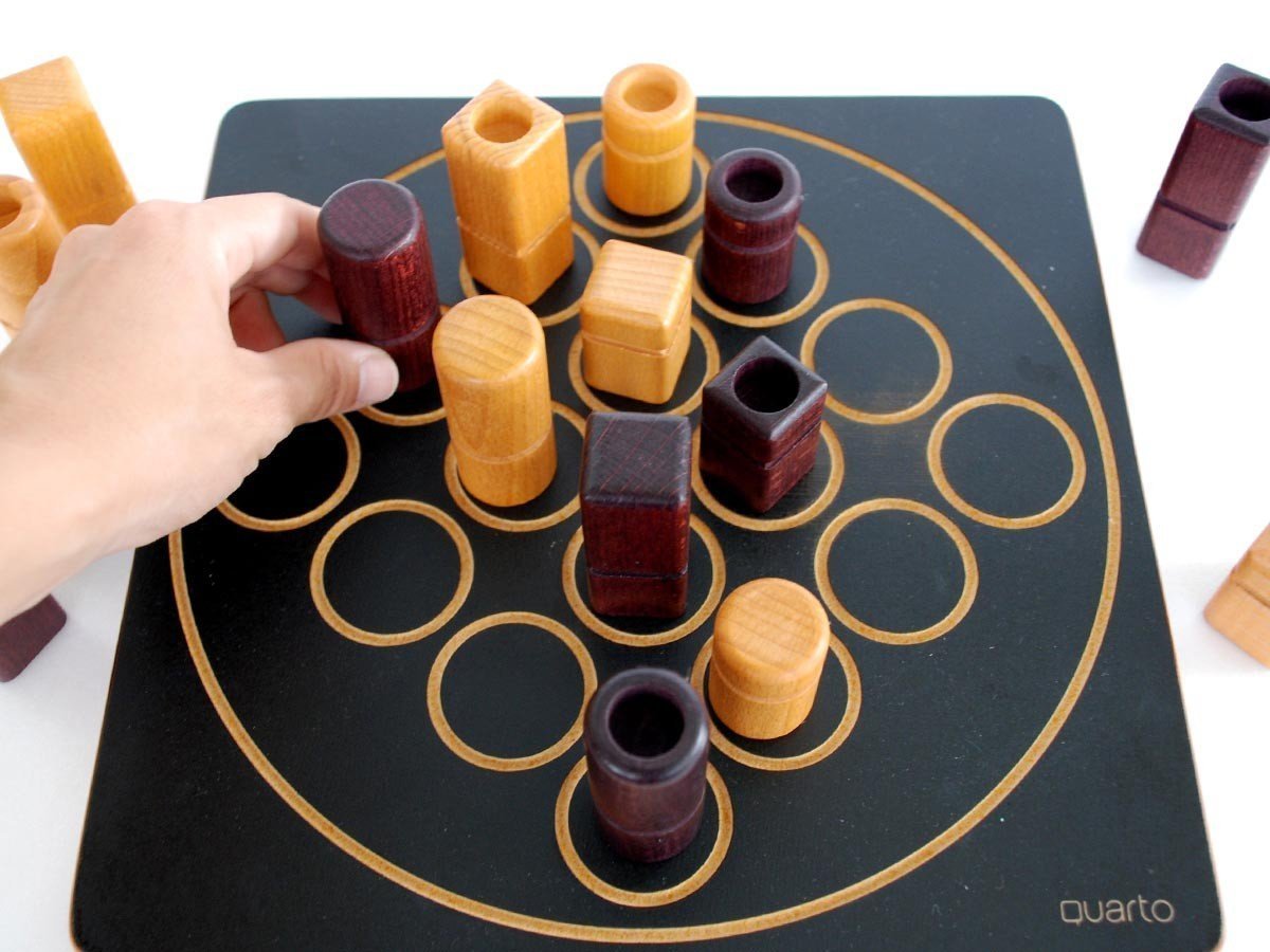 【ギガミック/Gigamic / GOODS】のQuarto / クアルト インテリア・キッズ・メンズ・レディースファッション・服の通販 founy(ファニー) 　シンプル　Simple, Minimal　ベビー　Baby, Babywear　ホーム・キャンプ・アウトドア・お取り寄せ　Home Living / Home & Lifestyle / Camping Gear / Outdoor Camping　家具・インテリア　Home Furniture & Interior. Stylish & Functional Living Spaces　キッズ家具　Children's Furniture & Storage　遊び方|この列のコマ全てに共通する特徴は「穴なし」。これを置き、「クアルト!」と宣言したら勝ちとなり|ID: prp329100004944985 ipo3291000000037116506