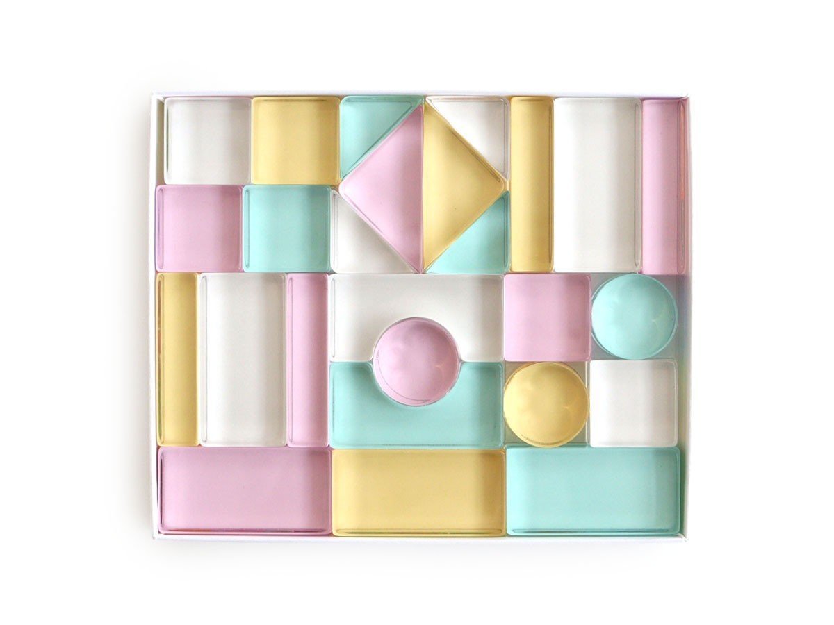 【フライミープティ/FLYMEe petit / GOODS】のLumiere Cubes Feerie / ルミエール キューブ フェリ アクリル積み木 26ピース インテリア・キッズ・メンズ・レディースファッション・服の通販 founy(ファニー) 　アクリル　Acrylic Material　テーブル　Table, Dining Table　なめらか　Smooth, Silky Texture　バランス　Balance, Style Balance　ベビー　Baby, Babywear　送料無料　Free Shipping　ギフト プレゼント　Gift / Present　ホーム・キャンプ・アウトドア・お取り寄せ　Home Living / Home & Lifestyle / Camping Gear / Outdoor Camping　家具・インテリア　Home Furniture & Interior. Stylish & Functional Living Spaces　キッズ家具　Children's Furniture & Storage　-|ID: prp329100004945009 ipo3291000000037116659