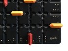 【ギガミック/Gigamic / GOODS】のSQUADRO / スクアドロ ボードにはドット(点)がふってあります。ドットの数が、コマが一回に進むことができる歩数を示しています|ID: prp329100004945041 ipo3291000000037116768