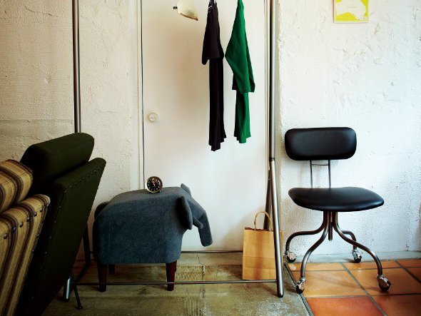 【スウィッチ/SWITCH / GOODS】のFrien Zoo Stool Dog / フレンズー スツール(ドッグ) インテリア・キッズ・メンズ・レディースファッション・服の通販 founy(ファニー) 　送料無料　Free Shipping　ベビー　Baby, Babywear　犬　Dog　ホーム・キャンプ・アウトドア・お取り寄せ　Home Living / Home & Lifestyle / Camping Gear / Outdoor Camping　家具・インテリア　Home Furniture & Interior. Stylish & Functional Living Spaces　チェア・椅子　Seating & Chairs　スツール・バースツール　Stools & Bar Stools　ホーム・キャンプ・アウトドア・お取り寄せ　Home Living / Home & Lifestyle / Camping Gear / Outdoor Camping　家具・インテリア　Home Furniture & Interior. Stylish & Functional Living Spaces　キッズ家具　Children's Furniture & Storage　|ID: prp329100004945075 ipo3291000000037116954