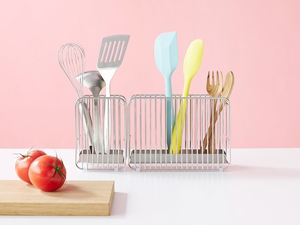 【フライミーアクセソワ/FLYMEe accessoire / GOODS】のKitchen Tool Stand / キッチンツールスタンド Sサイズ #28887 インテリア・キッズ・メンズ・レディースファッション・服の通販 founy(ファニー) 　アクセサリー　Fashion Accessories　シリコン　Silicone, Silicone Material　シンプル　Simple, Minimal　ホーム・キャンプ・アウトドア・お取り寄せ　Home Living / Home & Lifestyle / Camping Gear / Outdoor Camping　キッチン・ダイニング　Kitchen & Dining Essentials. Stylish & Functional Tableware　キッチン収納　Kitchen Storage　左:本商品、右:サイズ違いの「Lサイズ」|ID: prp329100004945127 ipo3291000000037117522