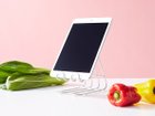 【フライミーアクセソワ/FLYMEe accessoire / GOODS】のTablet Stand / タブレットスタンド #28889 人気、トレンドファッション・服の通販 founy(ファニー) アクセサリー Fashion Accessories スタンド Stand Collar, Upright Stand スマート Smart, Elegant フォルム Silhouette, Form ローズ Rose, Rose Motif ホーム・キャンプ・アウトドア・お取り寄せ Home Living / Home & Lifestyle / Camping Gear / Outdoor Camping キッチン・ダイニング Kitchen & Dining Essentials. Stylish & Functional Tableware キッチン収納 Kitchen Storage thumbnail 調理台より浮かせることで水浸しから避けられる工夫がされています。|ID: prp329100004945142 ipo3291000000037117598