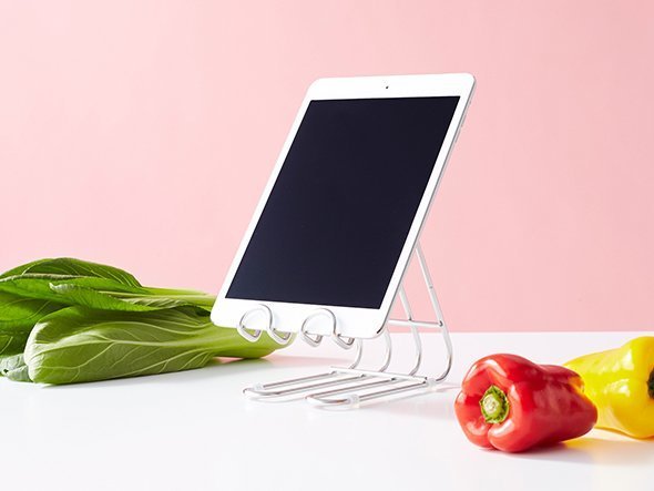 【フライミーアクセソワ/FLYMEe accessoire / GOODS】のTablet Stand / タブレットスタンド #28889 インテリア・キッズ・メンズ・レディースファッション・服の通販 founy(ファニー) 　アクセサリー　Fashion Accessories　スタンド　Stand Collar, Upright Stand　スマート　Smart, Elegant　フォルム　Silhouette, Form　ローズ　Rose, Rose Motif　ホーム・キャンプ・アウトドア・お取り寄せ　Home Living / Home & Lifestyle / Camping Gear / Outdoor Camping　キッチン・ダイニング　Kitchen & Dining Essentials. Stylish & Functional Tableware　キッチン収納　Kitchen Storage　調理台より浮かせることで水浸しから避けられる工夫がされています。|ID: prp329100004945142 ipo3291000000037117598