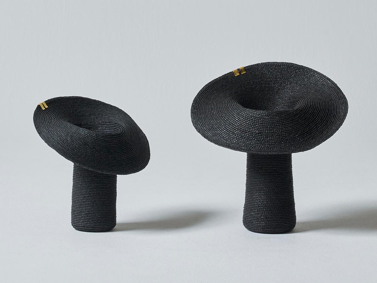 【モブジェ/MOBJE / GOODS】のLapel Raffia S / ラペル ラフィア S インテリア・キッズ・メンズ・レディースファッション・服の通販 founy(ファニー) 　送料無料　Free Shipping　おすすめ　Recommended / Our Picks　ガラス　Glass, Glassware　フラワー　Flower, Floral　ラフィア　Raffia, Natural Straw　帽子　Hat, Headwear　ホーム・キャンプ・アウトドア・お取り寄せ　Home Living / Home & Lifestyle / Camping Gear / Outdoor Camping　家具・インテリア　Home Furniture & Interior. Stylish & Functional Living Spaces　その他 インテリア雑貨、家具　Home Decor & Furniture Extras　ブラック|ID: prp329100004945895 ipo3291000000037121595