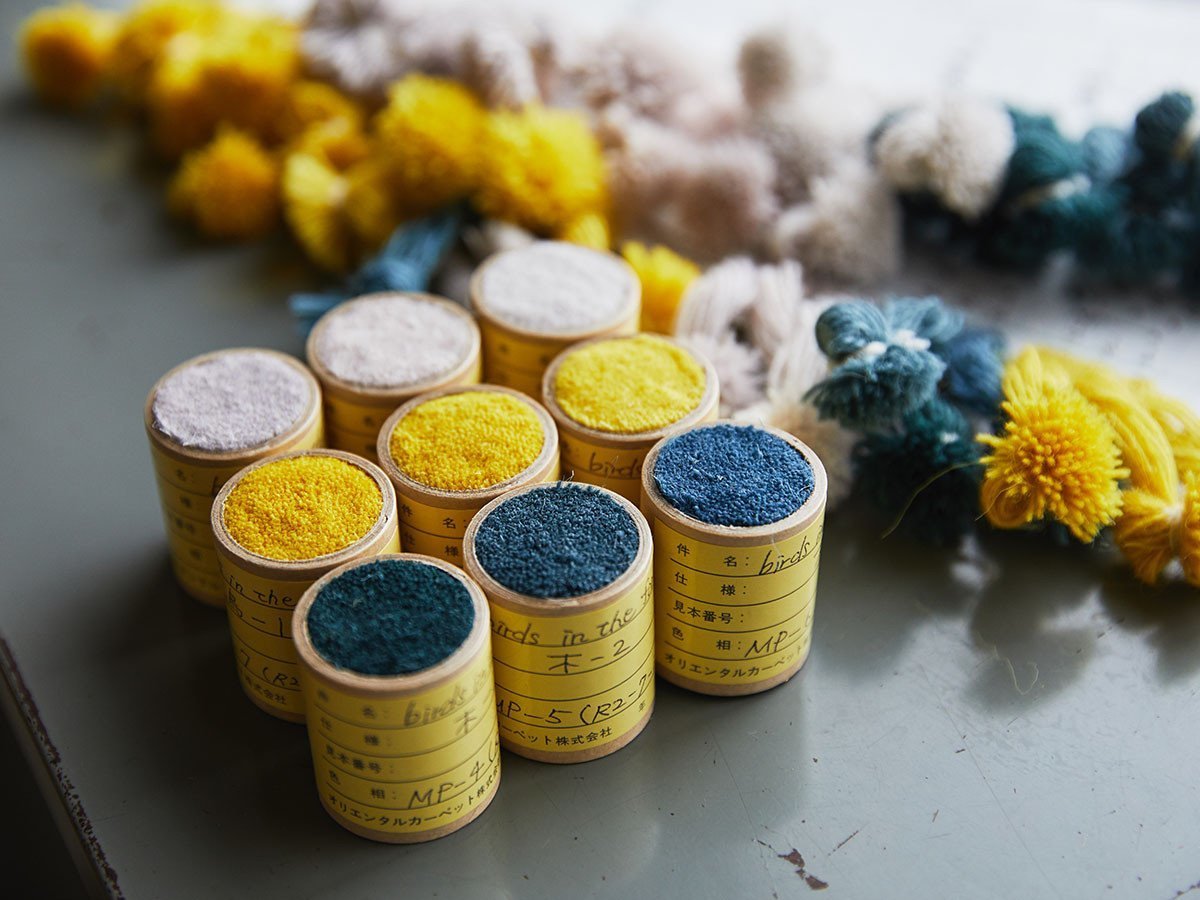 【山形緞通/Yamagata Dantsu / GOODS】のDESIGNERS LINE birds in the forest / デザイナーズライン バーズ・イン・ザ・フォレスト S インテリア・キッズ・メンズ・レディースファッション・服の通販 founy(ファニー) 　ハンド　Hand, Handmade　ループ　Loop, Loop Knit　送料無料　Free Shipping　おすすめ　Recommended / Our Picks　ホーム・キャンプ・アウトドア・お取り寄せ　Home Living / Home & Lifestyle / Camping Gear / Outdoor Camping　家具・インテリア　Home Furniture & Interior. Stylish & Functional Living Spaces　その他 インテリア雑貨、家具　Home Decor & Furniture Extras　原料となる羊毛は、ニュージーランド産とイギリス産羊毛です。自社の工房で染色を施した9色の糸を再びブレ|ID: prp329100004946243 ipo3291000000037123463