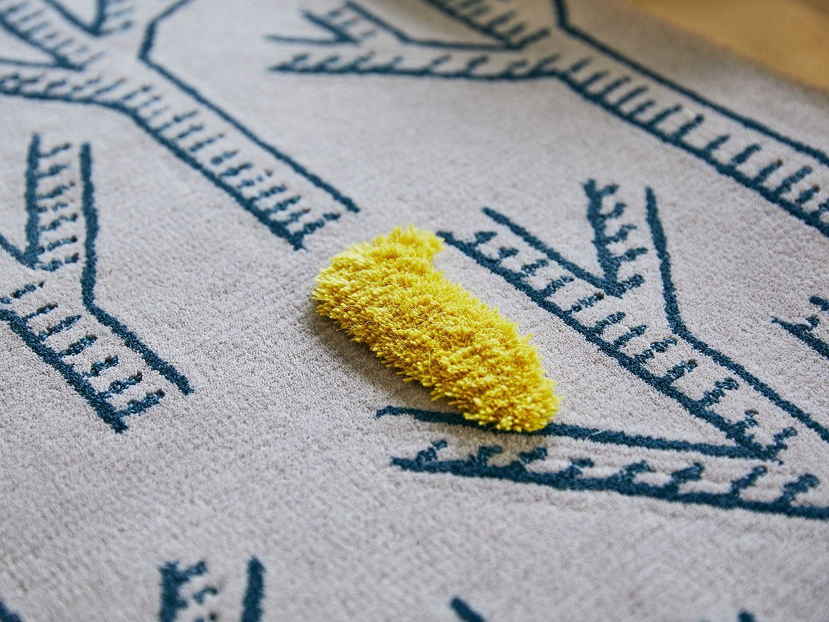 【山形緞通/Yamagata Dantsu / GOODS】のDESIGNERS LINE birds in the forest / デザイナーズライン バーズ・イン・ザ・フォレスト S インテリア・キッズ・メンズ・レディースファッション・服の通販 founy(ファニー) 　ハンド　Hand, Handmade　ループ　Loop, Loop Knit　送料無料　Free Shipping　おすすめ　Recommended / Our Picks　ホーム・キャンプ・アウトドア・お取り寄せ　Home Living / Home & Lifestyle / Camping Gear / Outdoor Camping　家具・インテリア　Home Furniture & Interior. Stylish & Functional Living Spaces　その他 インテリア雑貨、家具　Home Decor & Furniture Extras　1羽1羽、職人が手仕上げによって小鳥をかたどり、仕上げています。精巧かつ、生き生きとした造形になるよ|ID: prp329100004946243 ipo3291000000037123467