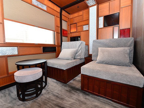 【山形緞通/Yamagata Dantsu / GOODS】のDESIGNERS LINE birds in the forest / デザイナーズライン バーズ・イン・ザ・フォレスト S インテリア・キッズ・メンズ・レディースファッション・服の通販 founy(ファニー) 　ハンド　Hand, Handmade　ループ　Loop, Loop Knit　送料無料　Free Shipping　おすすめ　Recommended / Our Picks　ホーム・キャンプ・アウトドア・お取り寄せ　Home Living / Home & Lifestyle / Camping Gear / Outdoor Camping　家具・インテリア　Home Furniture & Interior. Stylish & Functional Living Spaces　その他 インテリア雑貨、家具　Home Decor & Furniture Extras　山形緞通のじゅうたんは、JR東日本の「トランスイート四季島」の展望車や客室にも採用されています。&l|ID: prp329100004946243 ipo3291000000037123470