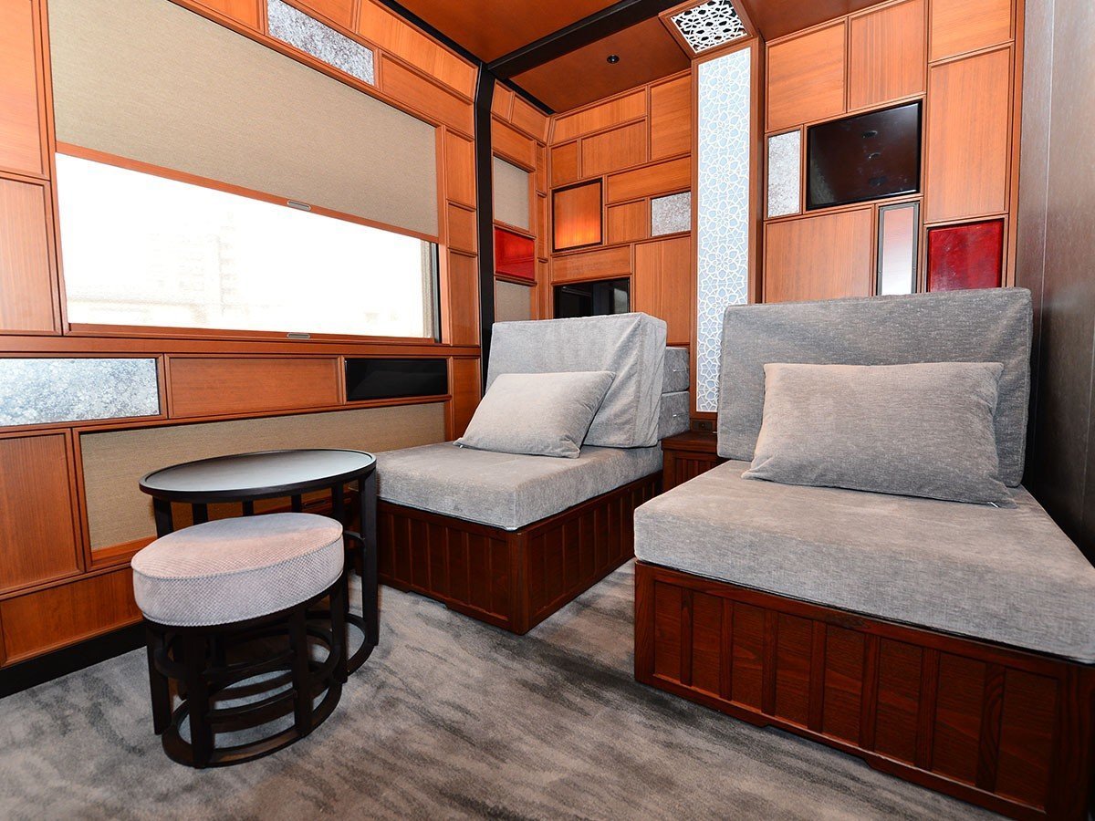 【山形緞通/Yamagata Dantsu / GOODS】のNEOCLASSIC LINE botan / 新古典ライン 牡丹 インテリア・キッズ・メンズ・レディースファッション・服の通販 founy(ファニー) 　送料無料　Free Shipping　シルク　Silk, 100% Silk　モチーフ　Motif, Design Theme　ホーム・キャンプ・アウトドア・お取り寄せ　Home Living / Home & Lifestyle / Camping Gear / Outdoor Camping　家具・インテリア　Home Furniture & Interior. Stylish & Functional Living Spaces　その他 インテリア雑貨、家具　Home Decor & Furniture Extras　山形緞通のじゅうたんは、JR東日本の「トランスイート四季島」の展望車や客室にも採用されています。&l|ID: prp329100004946320 ipo3291000000037124069