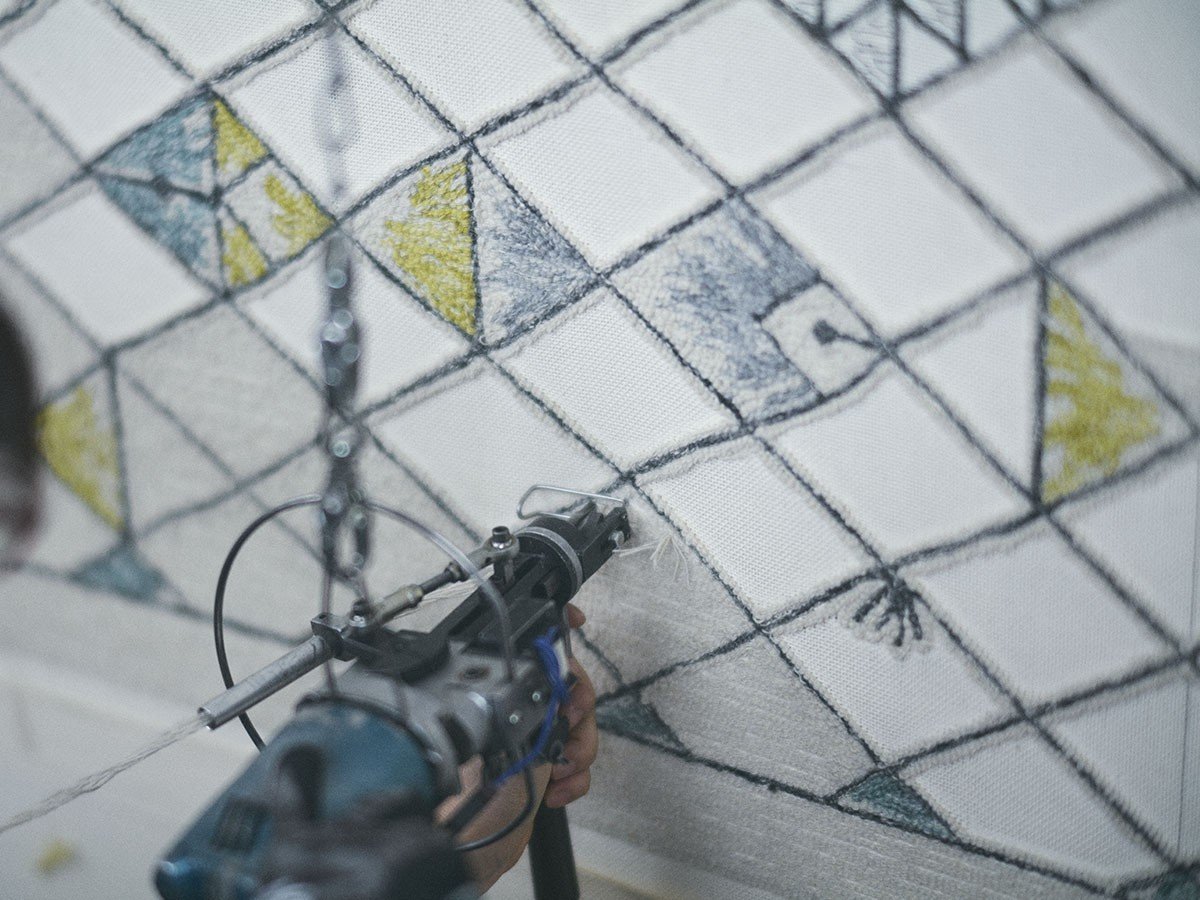 【山形緞通/Yamagata Dantsu / GOODS】のDESIGNERS LINE happy ocean / デザイナーズライン ハッピーオーシャン L インテリア・キッズ・メンズ・レディースファッション・服の通販 founy(ファニー) 　送料無料　Free Shipping　おすすめ　Recommended / Our Picks　グラデーション　Gradient, Ombre　ループ　Loop, Loop Knit　手描き　Hand-Drawn, Illustrated　ホーム・キャンプ・アウトドア・お取り寄せ　Home Living / Home & Lifestyle / Camping Gear / Outdoor Camping　家具・インテリア　Home Furniture & Interior. Stylish & Functional Living Spaces　その他 インテリア雑貨、家具　Home Decor & Furniture Extras　本商品はフックガンという工具で織られています。的確に柄を表現するためには打ち込む力やバランスを均一に|ID: prp329100004946554 ipo3291000000037125630