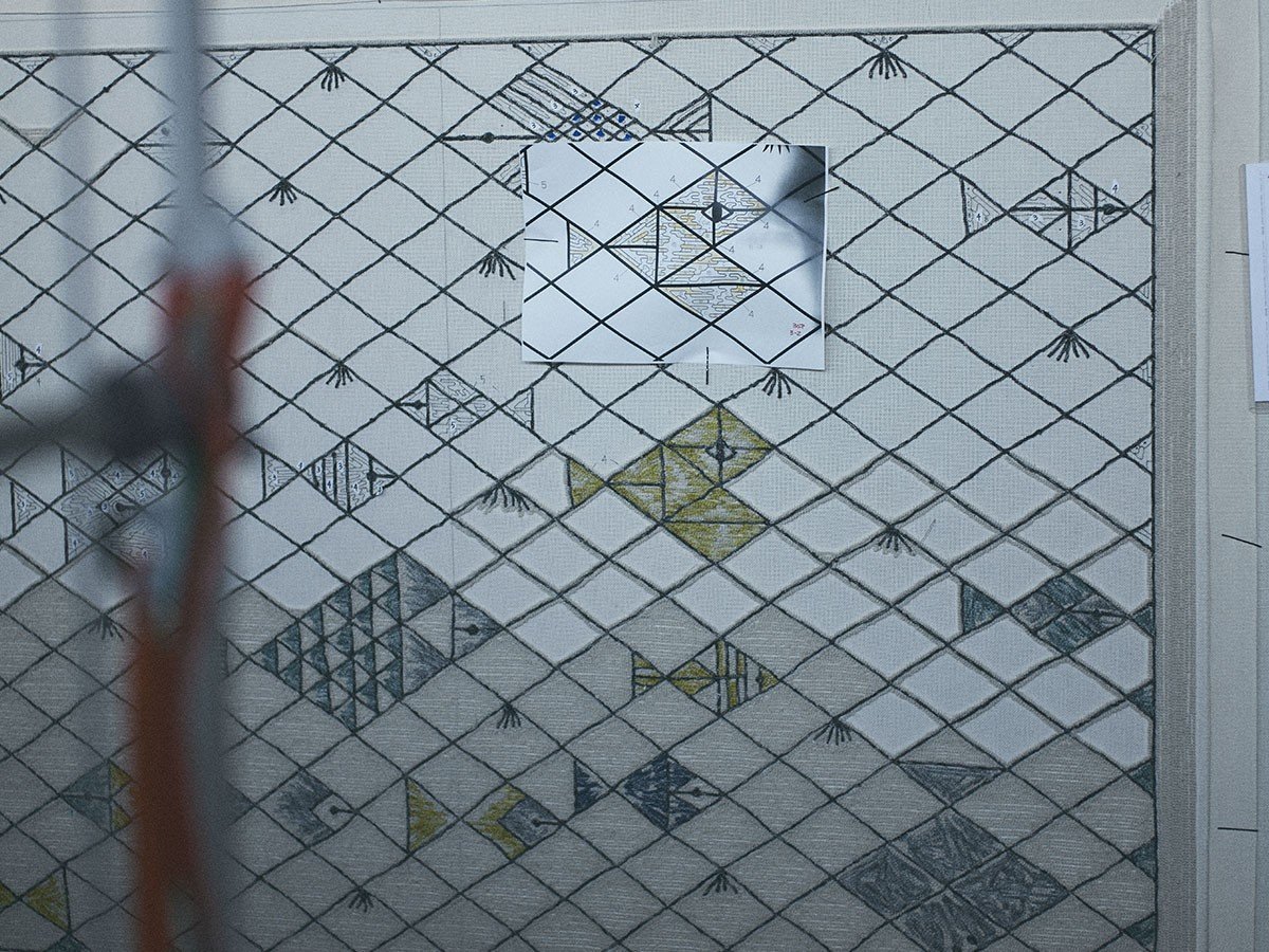 【山形緞通/Yamagata Dantsu / GOODS】のDESIGNERS LINE happy ocean / デザイナーズライン ハッピーオーシャン L インテリア・キッズ・メンズ・レディースファッション・服の通販 founy(ファニー) 　送料無料　Free Shipping　おすすめ　Recommended / Our Picks　グラデーション　Gradient, Ombre　ループ　Loop, Loop Knit　手描き　Hand-Drawn, Illustrated　ホーム・キャンプ・アウトドア・お取り寄せ　Home Living / Home & Lifestyle / Camping Gear / Outdoor Camping　家具・インテリア　Home Furniture & Interior. Stylish & Functional Living Spaces　その他 インテリア雑貨、家具　Home Decor & Furniture Extras　1点1点手作業で仕上げているため、表情には個体差があります。|ID: prp329100004946554 ipo3291000000037125632