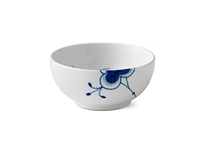 【ロイヤル コペンハーゲン/Royal Copenhagen / GOODS】のBlue Fluted Mega Bowl 13 / ブルーフルーテッド メガ ボウル 13cm インテリア・キッズ・メンズ・レディースファッション・服の通販 founy(ファニー) https://founy.com/ 送料無料 Free Shipping コレクション Collection, Seasonal Line テーブル Table, Dining Table ハンド Hand, Handmade フォルム Silhouette, Form モチーフ Motif, Design Theme 人気 Popular, Best Seller |ID: prp329100004946967 ipo3291000000037127265