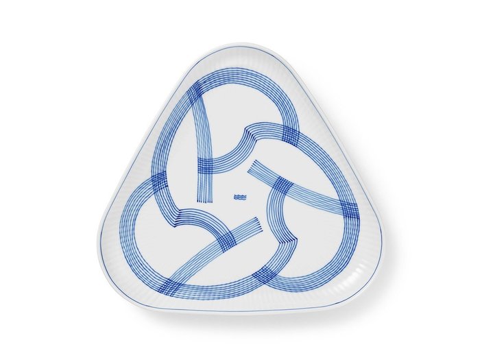 【ロイヤル コペンハーゲン/Royal Copenhagen / GOODS】のMotif Dish Triangle / モチーフ ディッシュ トライアングル インテリア・キッズ・メンズ・レディースファッション・服の通販 founy(ファニー) https://founy.com/ 送料無料 Free Shipping クラシック Classic, Timeless Style コレクション Collection, Seasonal Line シェイプ Shape, Slim Fit テーブル Table, Dining Table トライアングル Triangle, Triangular Shape パターン Pattern, Design Print プレート Plate, Dish モチーフ Motif, Design Theme 皿 Plate, Dish |ID: prp329100004946996 ipo3291000000037127325