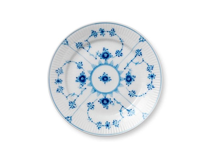 【ロイヤル コペンハーゲン/Royal Copenhagen / GOODS】のBlue Fluted Plain Plate 19 / ブルーフルーテッド プレイン プレート 19cm インテリア・キッズ・メンズ・レディースファッション・服の通販 founy(ファニー) https://founy.com/ 送料無料 Free Shipping エレガント 上品 Elegant コレクション Collection, Seasonal Line テーブル Table, Dining Table デザート Dessert, Sweet Treat ハンド Hand, Handmade プレート Plate, Dish モチーフ Motif, Design Theme 皿 Plate, Dish |ID: prp329100004947052 ipo3291000000037127510