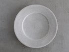 【ミシンポタリークリエーション/MISHIM POTTERY CREATION / GOODS】のfractal rim plate M hibi / フラクタル リムプレート M(ヒビ) 色の出方や濃さは1点ずつ異なります。全体的に白っぽくなったり、サビの茶色や釉薬の青っぽい釉薬跡が出た|ID: prp329100004947487 ipo3291000000037128987